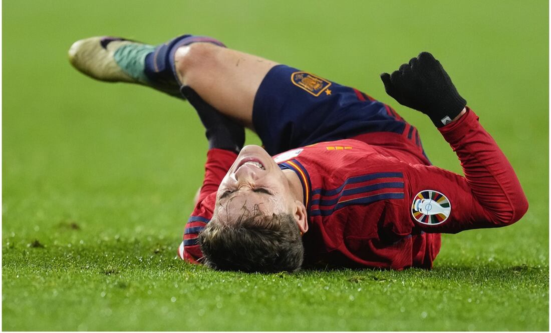 Gavi se lesionó durante la eliminatoria rumbo a la EURO 2024 - AP