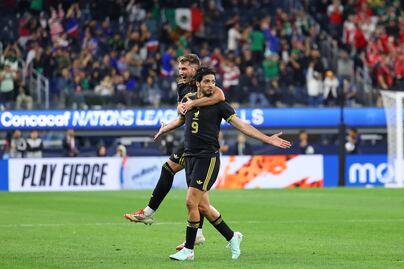 Raúl Jiménez hace un golazo de tiro libre; el delantero mexicano firma doblete ante Canadá 