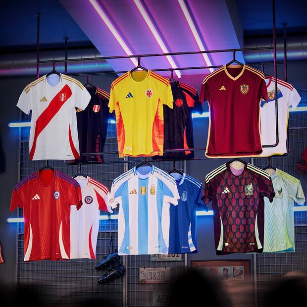 varias selecciones presentaron sus nuevas indumentarias para la competencia continental. Foto: @adidasfootball