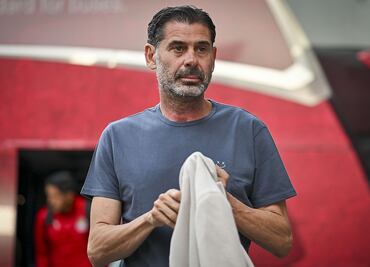 Chivas confirma la salida de Fernando Hierro