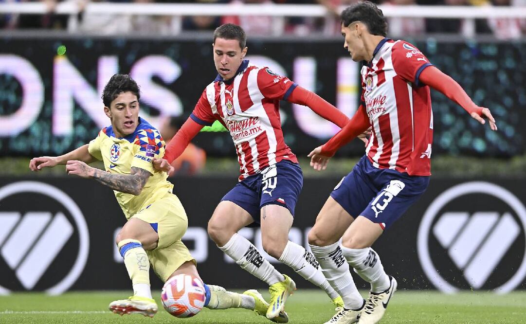 Un futbolista de las Chivas cometió una indisciplina antes del Clásico contra el América. Foto: Imago7