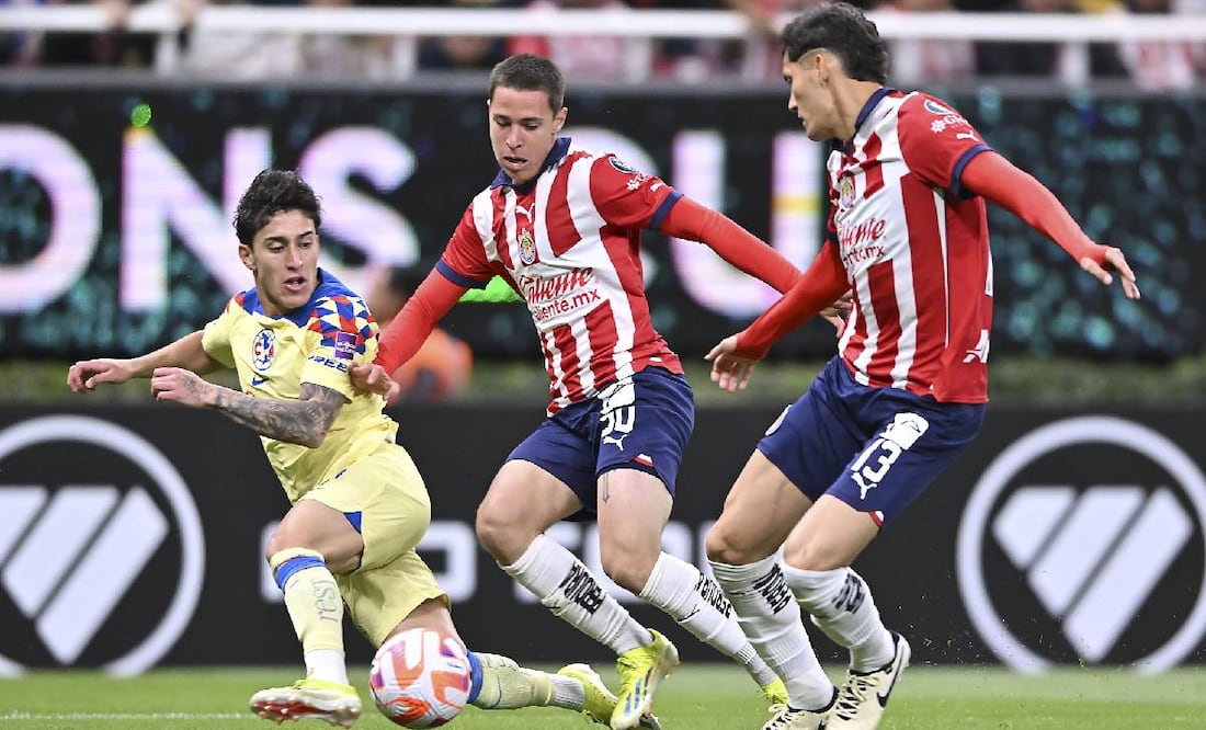 Un futbolista de las Chivas cometió una indisciplina antes del Clásico contra el América. Foto: Imago7