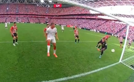 Alex Padilla aparece con el Athletic, pero anota un autogol