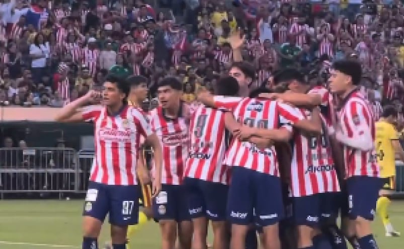 Richard Ledezma provocó a la afición del América y le negó un autógrafo a un niño: "Que se ponga la de Chivas"