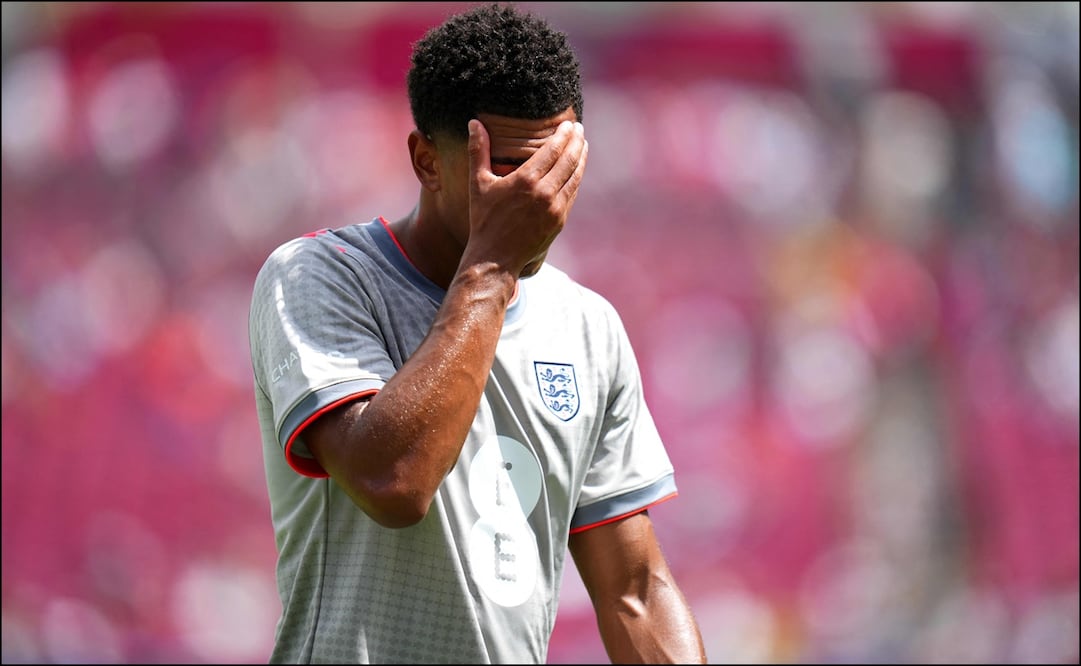 Momentos de tensión se vivieron cerca de la base de la selección de Inglaterra. FOTO: AFP