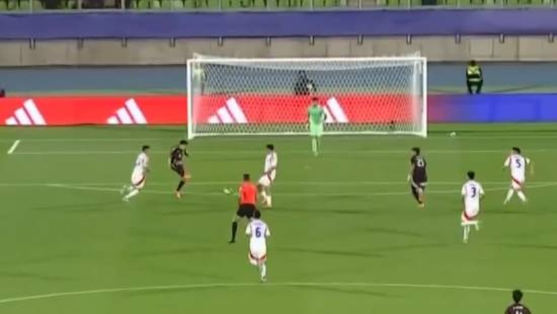Gilberto Mora asistió de esta manera a Tahiel Jiménez para el primer gol de México contra Chivas. Foto: Especial