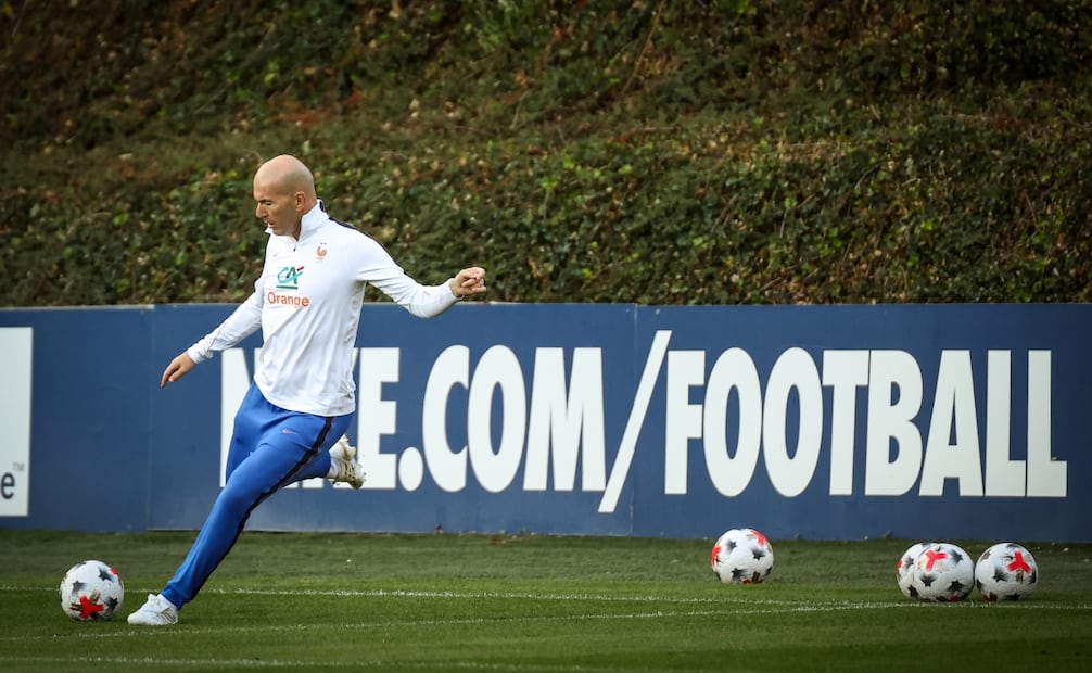 Zidane en un entrenamiento con la Selección de Francia previo a su debut ante Turquía / Foto: AP