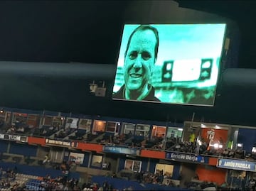 Paco Villa recibe emotivo homenaje previo al Pachuca vs Pumas del Play-In