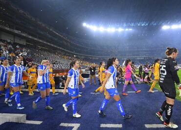 ¿Mi primera chamba? El himno del América sonó en el Gigante de Acero previo al juego entre Monterrey y Tigres