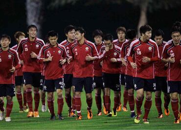 China discrimina a futbolistas con tatuajes, prohíbe convocarlos