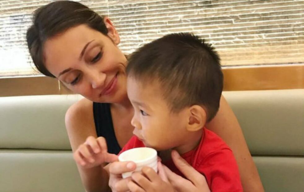 Influencer devuelve a su hijo adoptivo con autismo