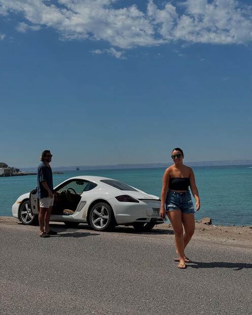 Cade Cowell aprovechó el parón por la Fecha FIFA para irse a la playa junto a su novia. Foto: Especial