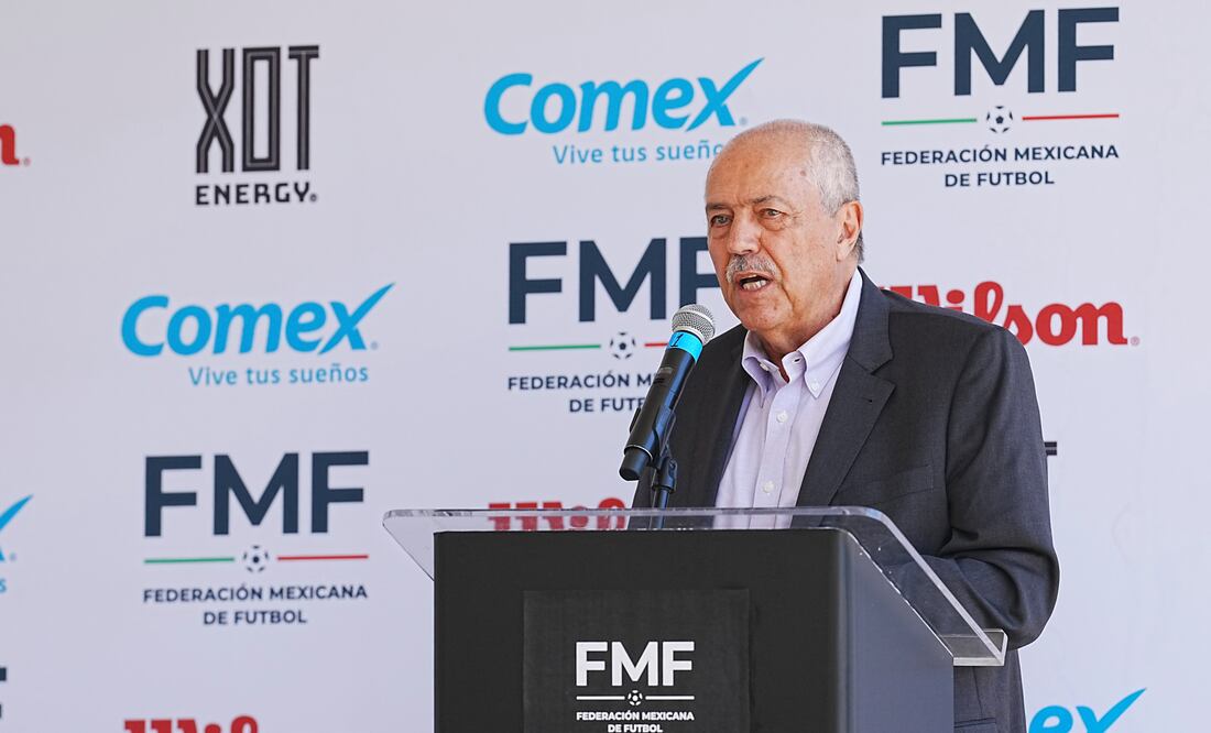 Ivar Sisniega en conferencia de prensa -Foto: Imago7