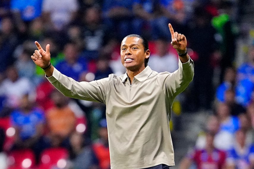 Joel Huiqui con Cruz Azul, durante la fase regular del torneo Apertura 2026 - Foto: Imago7