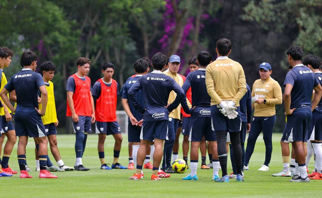 Efraín Álvarez y Pumas están en problemas al no poder fichar por una sanción de FIFA. Foto: Especial
