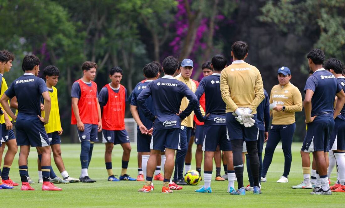Efraín Álvarez y Pumas están en problemas al no poder fichar por una sanción de FIFA. Foto: Especial