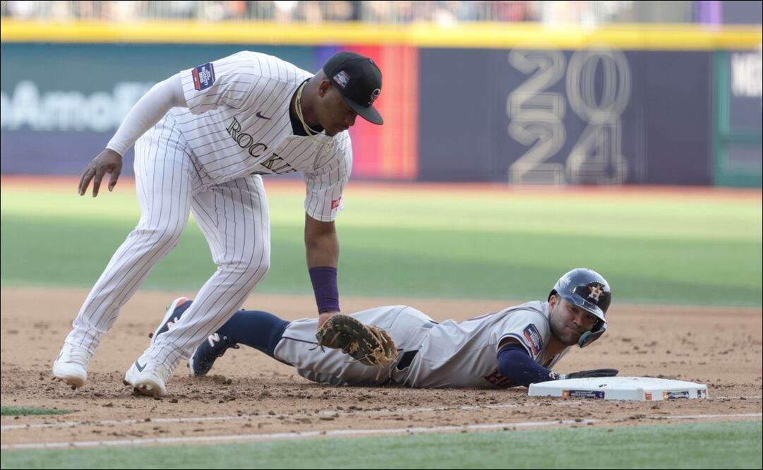 José Altuve, de Astros, regresa a tiempo a la primera almohadilla. FOTO: Carlos Mejía