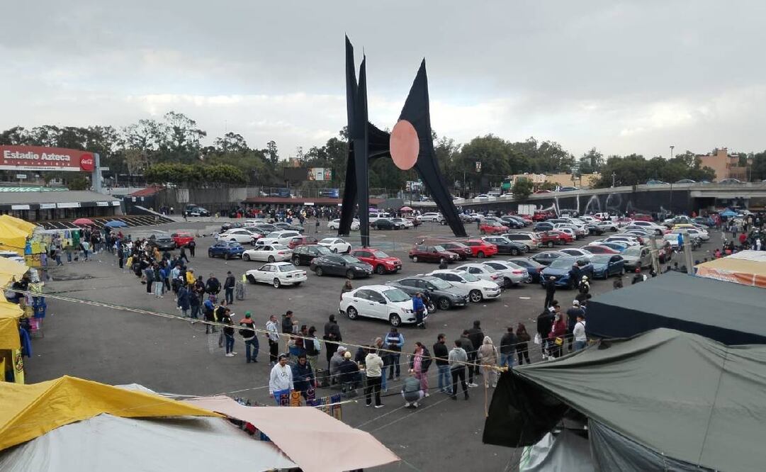 Los revendedores hicieron de las suyas en la venta de boletos para la Gran Final en el Estadios Azteca. Foto: Imago7