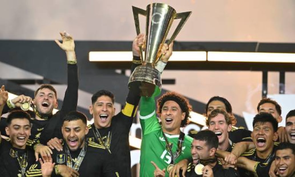 Guillermo Ochoa se convirtió en el máximo ganador de Copa Oro, con seis trofeos en su palmarés. Foto: Imago7