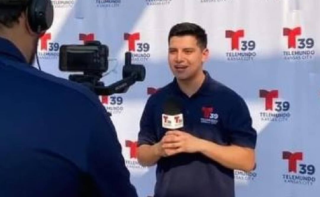 Adán Manzano, durante una cobertura para Telemundo. FOTO: Especial
