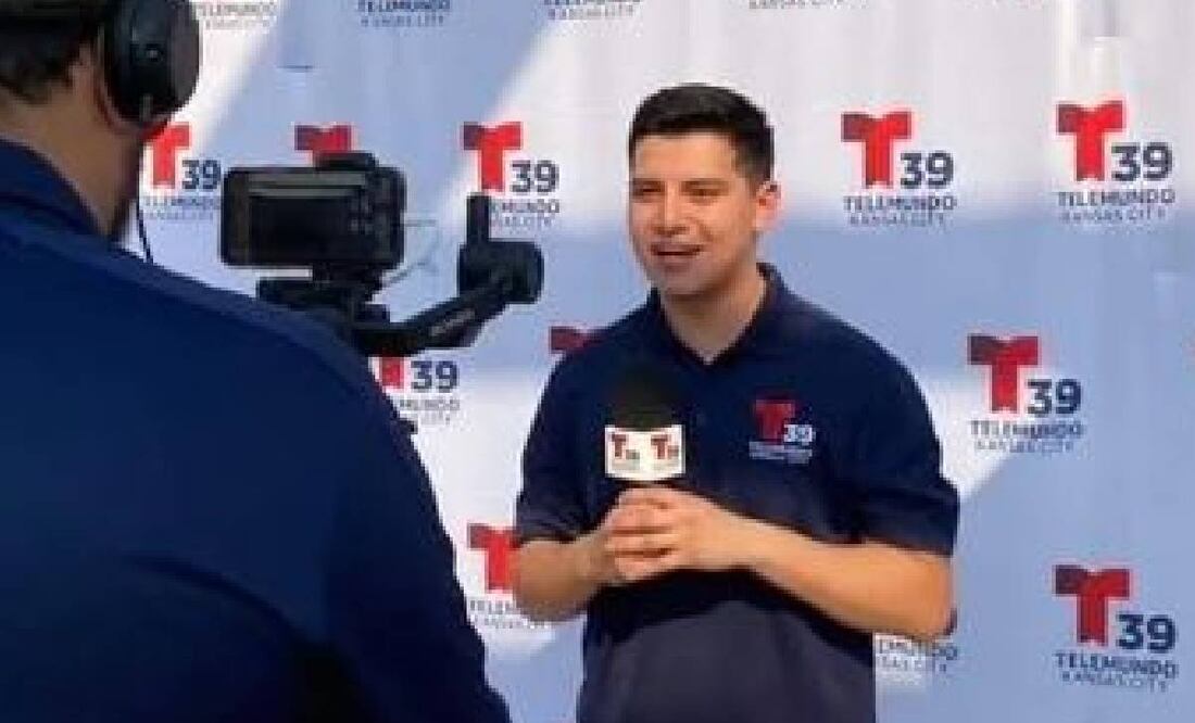 Adán Manzano, durante una cobertura para Telemundo. FOTO: Especial