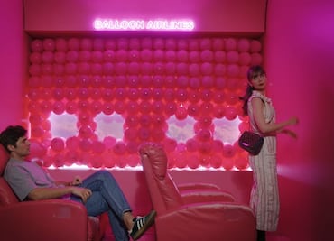 10 tendencias que impone "Emily in Paris" y podemos imitar