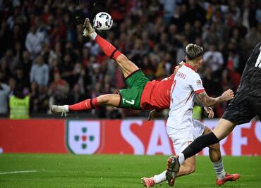 Cristiano Ronaldo marcó doblete y se lució con una soberbia chilena