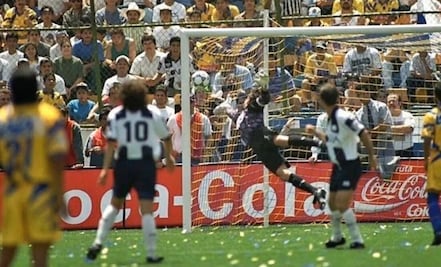 VIDEO: Rayados de burla de Tigres en el 29 aniversario del Clásico del Descenso