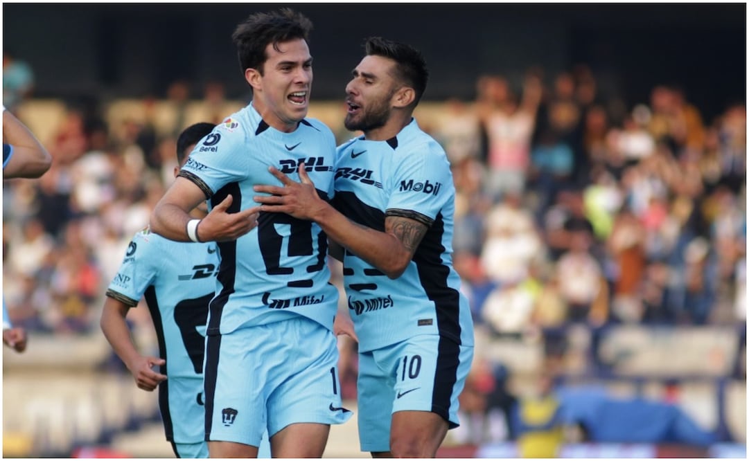 Rivas y Salvio celebrando con los Pumas - Foto: Carlos Mejía