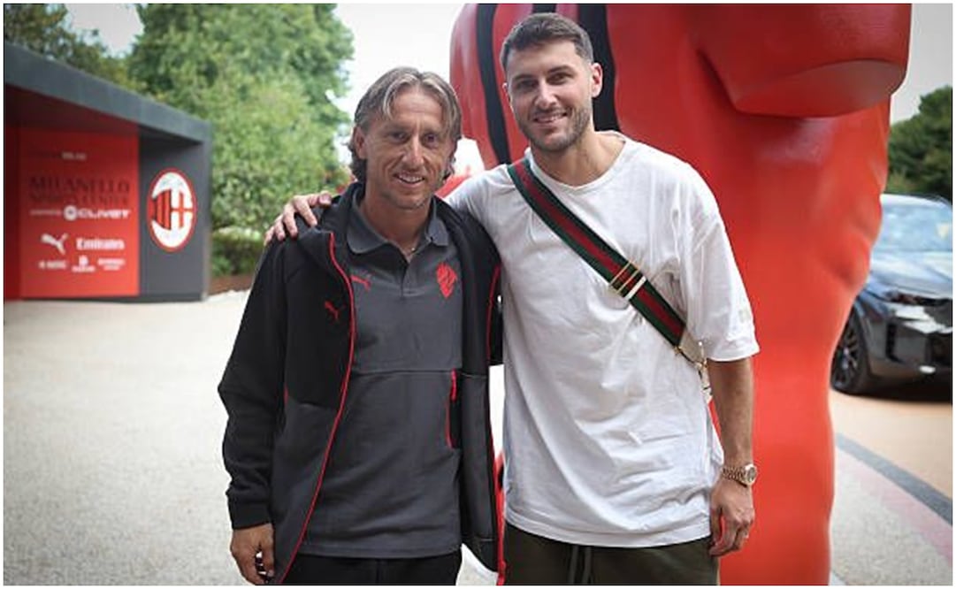 Luka Modric y Santiago Giménez con el Milán. Foto: Especial