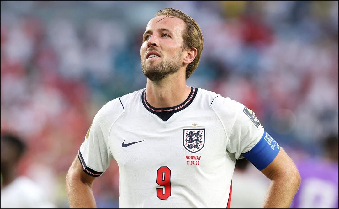 Harry Kane, de Inglaterra mira hacia las gradas luego del triunfo de 2-1 de Su selección ante Noruega. FOTO: AFP