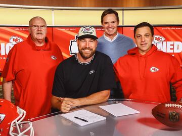 Travis Kelce, novio de Taylor Swift, renovó con Chiefs y será de los mejores pagados de la NFL