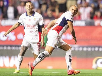 Érick Gutiérrez defendió al Chicharito Hernández por su falta de gol: 'Nosotros somos los weyes'