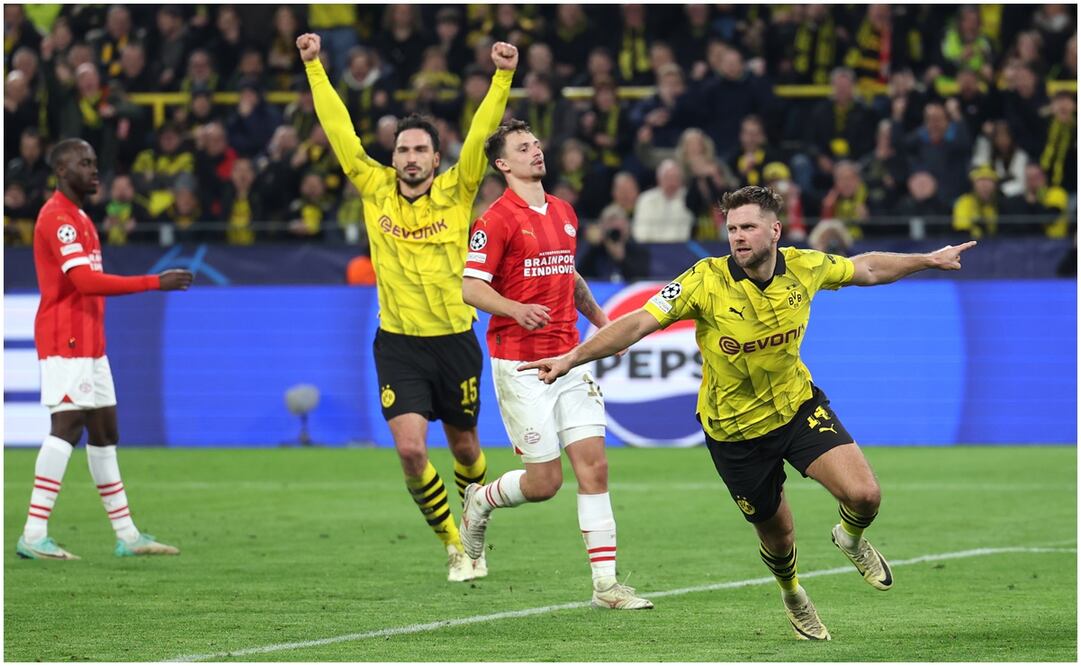 Jugadores del Borussia Dortmund festejando gol ante PSV Eindhoven / FOTO: EFE