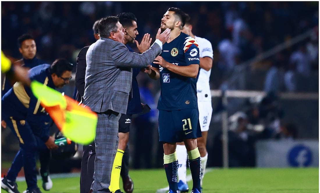 Miguel Herrera con Henry Martín en un Pumas-América / FOTO: Imago7