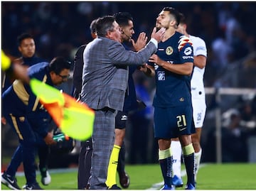 'Piojo' Herrera: 'Henry Martín tenía piernas de cemento, lo entrenamos como a los porteros'