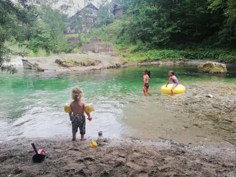 Niña de 11 años se infecta de gonorrea en piscina de aguas termales 
