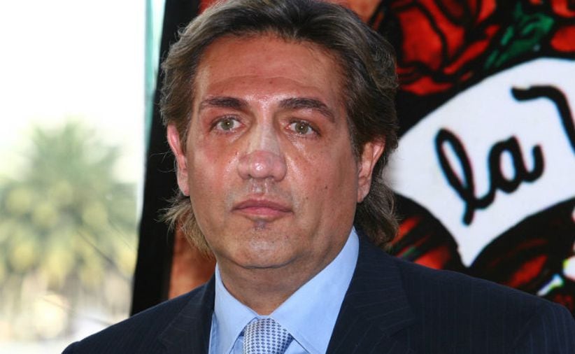 Dicen que son muy pocos los que pueden presumir de conocer su rostro original. Y es que el llamado “Fabiruchis” comenzó a operarse cuando era veinteañero. Se ha retocado la nariz, ha usado hilos rusos y hasta se pinta el cabello para verse más juvenil. (Foto: El Universal)